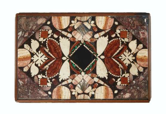 AN ITALIAN MARBLE AND MOTHER-OF-PEARL INLAID FRUITWOOD CASKE... - фото 2