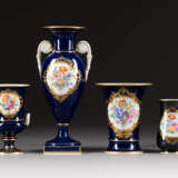 Vier Kobaltblaue Vasen Mit Blumenmalerei - Foto 1