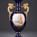 Grosse Kobaltblaue Vase Mit Watteau-Malerei - photo 1
