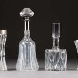 Zwei Karaffen Und Zwei Vasen Mit Silbermontur - Foto 2