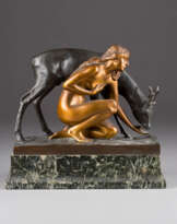 Kauernder Frauenakt Mit Reh