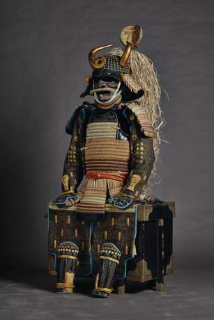 A VARIEGATED LACING TWO-PIECE CUIRASS ARMOR - photo 2