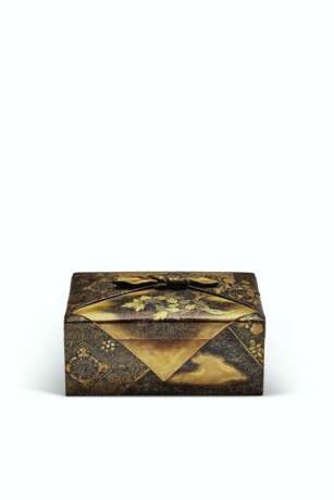 A LACQUER CAKE BOX (KASHIBAKO) - фото 1
