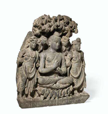 A RARE AND MAGNIFICENT GRAY SCHIST RELIEF TRIAD OF BUDDHA SH... - фото 3