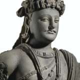 A LARGE AND IMPORTANT GRAY SCHIST FIGURE OF A BODHISATTVA - фото 3