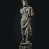 A LARGE AND IMPORTANT GRAY SCHIST FIGURE OF A BODHISATTVA - фото 5