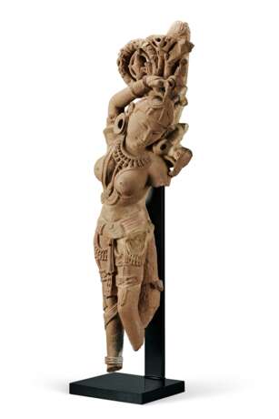 A RARE BUFF SANDSTONE FIGURE OF A SALABHANJIKA - photo 3