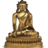 A GILT-COPPER FIGURE OF A CROWNED BUDDHA - photo 1