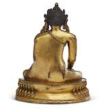 A GILT-COPPER FIGURE OF A CROWNED BUDDHA - photo 3