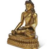 A GILT-COPPER FIGURE OF A CROWNED BUDDHA - photo 5