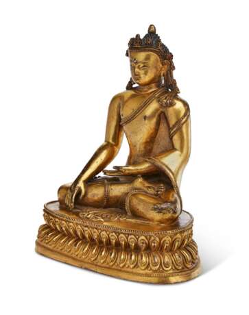A GILT-COPPER FIGURE OF A CROWNED BUDDHA - photo 5