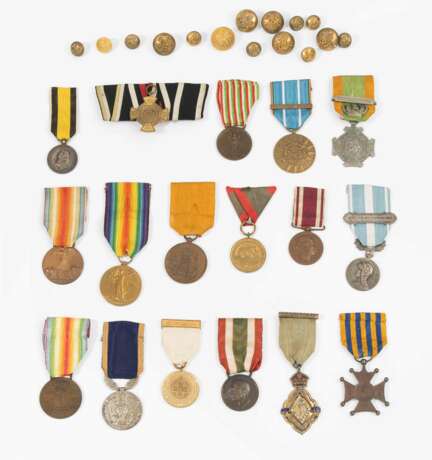 Lot: 17 Medaillen und Verdienstabzeichen, international - фото 1