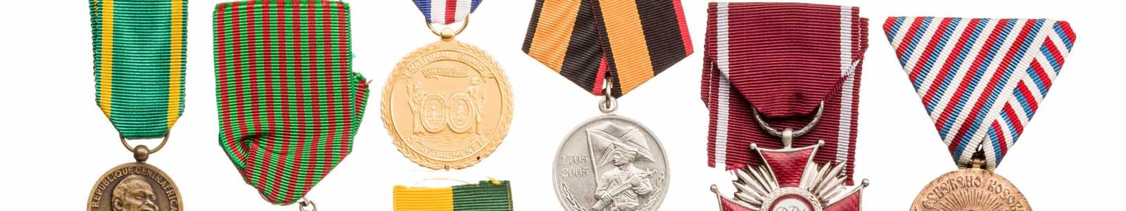 O88 : Médailles internationales et objets de collection historiques militaires