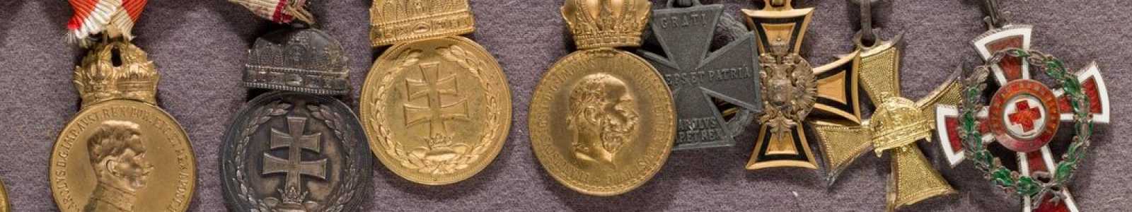 A82m - Médailles internationales et objets de collection d'histoire militaire