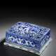 A VERY RARE BLUE AND WHITE WRITING BOX AND COVER - Foto 1
