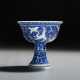 A VERY RARE BLUE AND WHITE REVERSE-DECORATED STEM CUP - фото 1