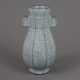 Hu-Vase - China, gekantete Wandung mit zwei röhrenartigen Henke - Foto 1