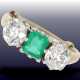 Ring: antiker Goldschmiedering mit einem feinen Smaragd und 2 sehr schönen Altschliffdiamanten, alte Handarbeit, um 1930 - фото 1