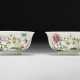 A PAIR OF FAMILLE ROSE AND UNDERGLAZED-BLUE WHITE-DECORATED BOWLS - фото 1