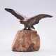 Bronze-Adler auf Steinsockel - Briefbeschwerer - фото 1