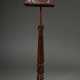 Biedermeier Notenständer mit kannelierter konischer Säule auf Tripod Fuß und verstellbarem Pult "Lyra in Lorbeerkranz", um 1840, höhenverstellbar, H. 125-160cm, Gebrauchsspuren - photo 1