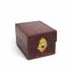 A LOUIS XV ORMOLU-MOUNTED GILT-TOOLED AND RED LEATHER SMALL BOX - Foto 1