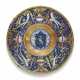 A GUBBIO MAIOLICA RUBY AND GOLD LUSTRED ARMORIAL PLATE - Foto 1