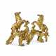 A PAIR OF LOUIS XV ORMOLU CHENETS `AUX CHEVAUX CABRES` - Foto 1