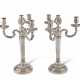 A PAIR OF FRENCH SILVER FOUR-LIGHT CANDELABRA - Foto 1