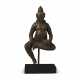 A SMALL AND RARE BRONZE FIGURE OF JAMBHALA - Foto 1