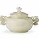 A PALE CELADON RUBY-INSET MUGHAL JADE CENSER AND COVER - Foto 1