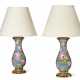 A PAIR OF FRENCH OPAQUE WHITE GLASS VASES MOUNTED AS LAMPS - Foto 1