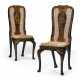 A NEAR PAIR OF ITALIAN BLACK AND GILT-JAPANNED SIDE CHAIRS - Foto 1