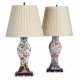 A PAIR OF CHINESE EXPORT PORCELAIN FAMILLE ROSE VASES MOUNTED AS LAMPS - Foto 1