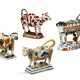 A GROUP OF FOUR ENGLISH POTTERY COW CREAMERS AND COVERS - Foto 1