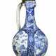 A PEWTER-MOUNTED JAPANESE BLUE AND WHITE PORCELAIN EWER - Foto 1