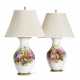 A PAIR OF FRENCH OR ENGLISH PORCELAIN VASES MOUNTED AS LAMPS - Foto 1