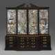 AN EARLY GEORGE III EBONY AND CHINESE REVERSE-PAINTED MIRROR BREAKFRONT BOOKCASE - фото 1