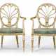 A PAIR OF GEORGE III WHITE-PAINTED AND PARCEL-GILT ARMCHAIRS - Foto 1