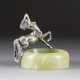 AN ASHTRAY WITH A SILVER CENTAUR - Foto 1