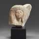 AN EGYPTIAN LIMESTONE PORTRAIT HEAD OF A WOMAN - Foto 1