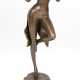 Bronze-Figur "Tänzerin mit Stock und Zylinder", Nachguß, auf herzförmiger Plinthe bezeichnet "A. Gory" und Gießerplakette, braun patiniert, auf rundem, gestuftem Steinsockel, Ges.-H. 36,5 cm - фото 1