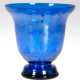 Vase, blaues Glas, signiert "Jean Beck München", Kuppa mit ausgestelltem Rand, H. 10,5 cm - фото 1