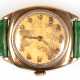 Armbanduhr "IWC", 585er GG, um 1940, goldfarbenes Zifferblatt (mit starken Gebrauchspuren) bez. "Joh.s Hartmann, Berlin NW 7", arabische Zahlen, dezentrale Sekunde, läuft an, 3x2,8 cm, Lederarmband neuwertig - photo 1