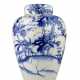 A blu and white porcelain vase with cover, decorated with flower decoration - Foto 1