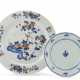 Two porcelain dishes one with imari decoration and one blue and white porcelain - photo 1