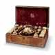 A FRENCH SILVER-GILT DRESSING TABLE SERVICE - Foto 1