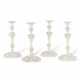 A SET OF FOUR GEORGE II SILVER CANDLESTICKS - Foto 1