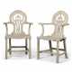 A PAIR OF GEORGE III STONE-PAINTED WALNUT HALL CHAIRS - фото 1