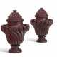 A PAIR OF ITALIAN PORPHYRY VASES AND COVERS - Foto 1